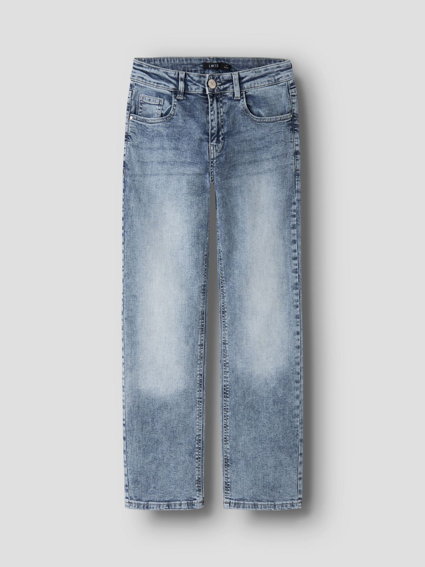 Snygg ljus blå rak jeans till pojke. Jeans straight fit till ungdom kille från LMTD.
NLMBLIX DNM R STRAIGHT PANT
13252333