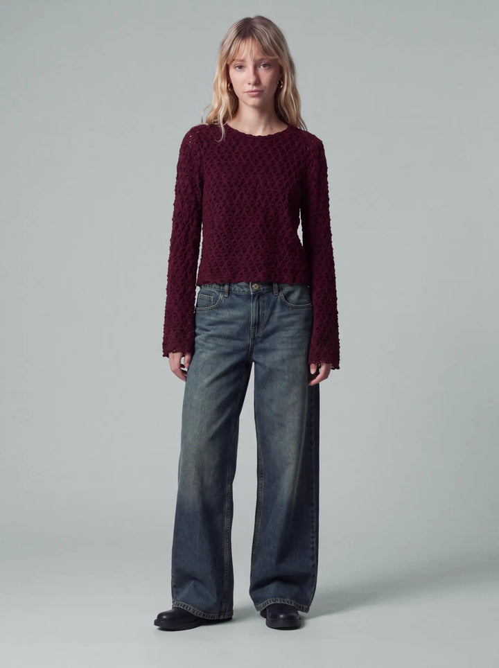 Rosani vinröd långärmad spetstopp till tjej från LMTD med utsvängda ärmar, framifrån