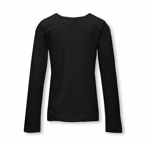 Bas topp. Svart tröja för ungdom tjej.Hitta din bästa outfit för skolan, jobbet och vardagsaktiviteter i coola stilar som är lätta att matcha med dina garderobsfavoriter. Bomull är gjord av naturliga fibrer som skapar ett mjukt tyg som andas. KIDS ONLY är ett modemärke för coola barn. Utforska en värld av must-have jeansartiklar, coola streetstyles och andra modefavoriter. Produkttyp: T-shirt Hals: Rund hals Ärm: Lång ärm Passform: Normal passform