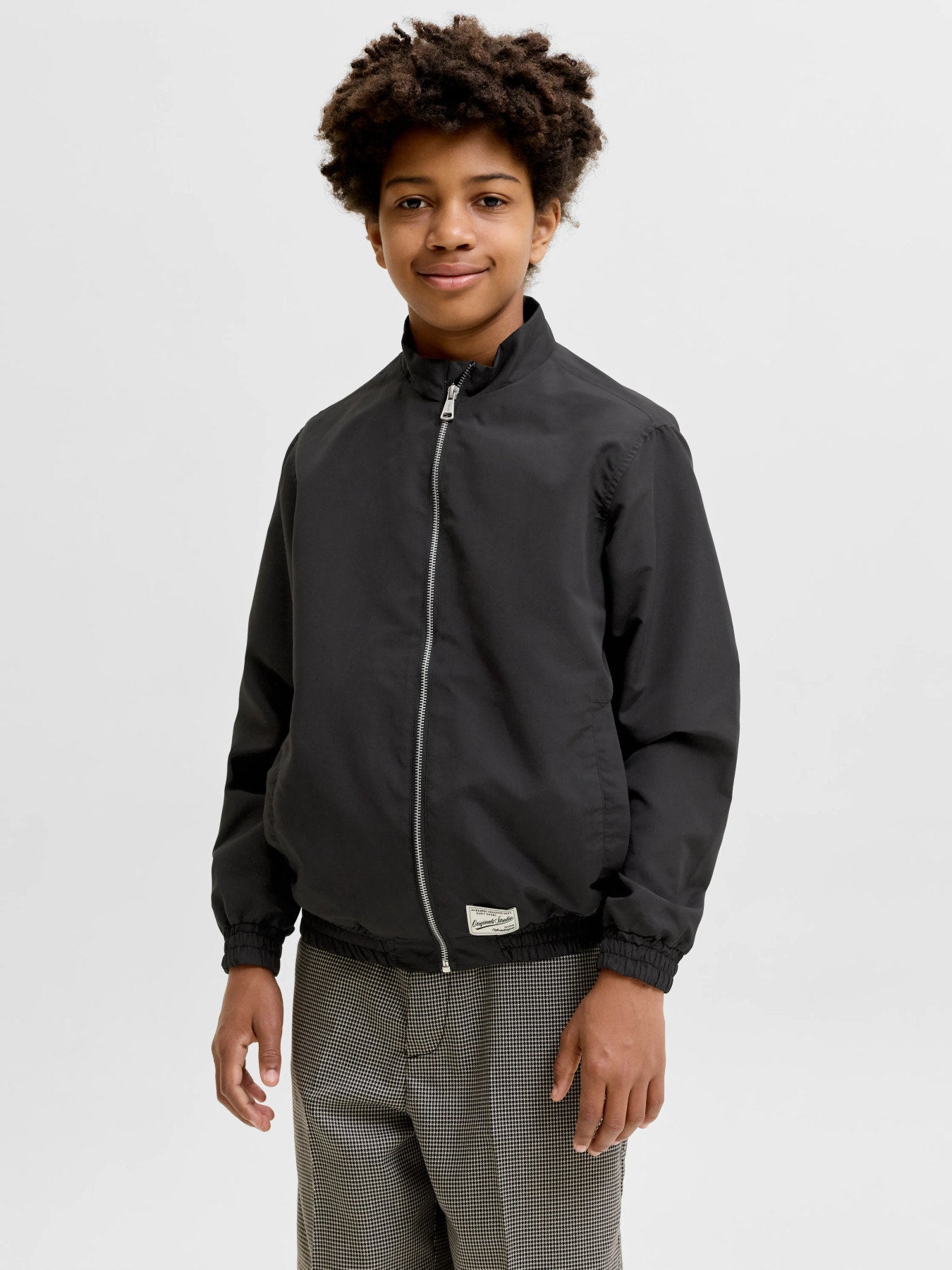 Svart klassisk bomber jacka till ungdom kille från Jack and Jones. Vår, sommar och höst jacka till pojke. Svart jacka till pojke, bomber jacka från Jack & Jones.
JORCASSIS RUSH BOMBER JACKET JNR
12296074