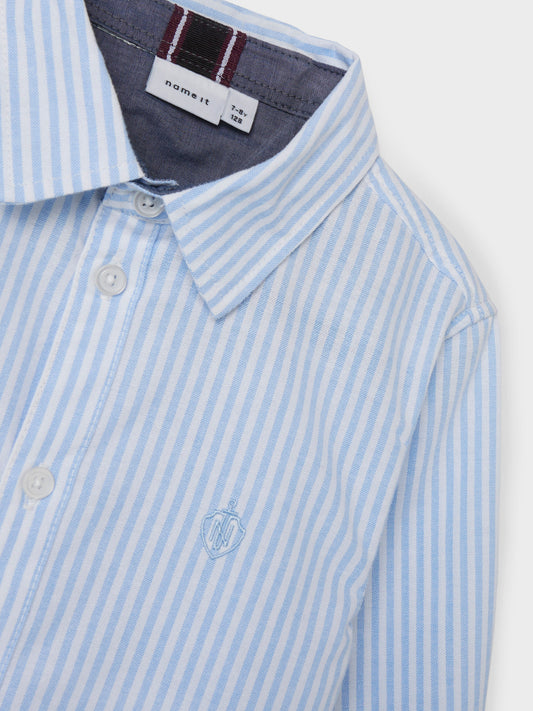 Ljus blå randig klassisk skjorta till pojke. Snygg fin skjorta till kille barn och ungdom. Ekologiska barnkläder från Name it.
NKMNEWSA LS SHIRT NOOS
13169166