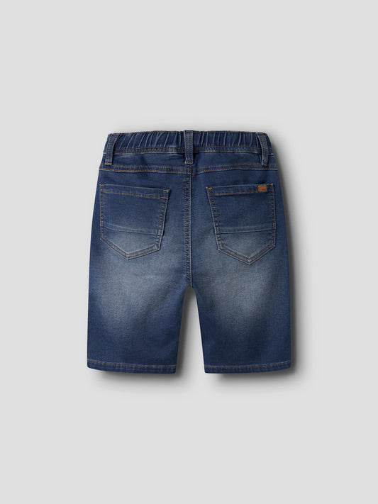 Blå mjuk långa jeans shorts till pojke. Jeansshorts mjukis sweat modell med snören till pojkar, killar från Name it.
NKMRYAN JOGGER DNM L SHORTS 6300-TH NOOS
13197241
