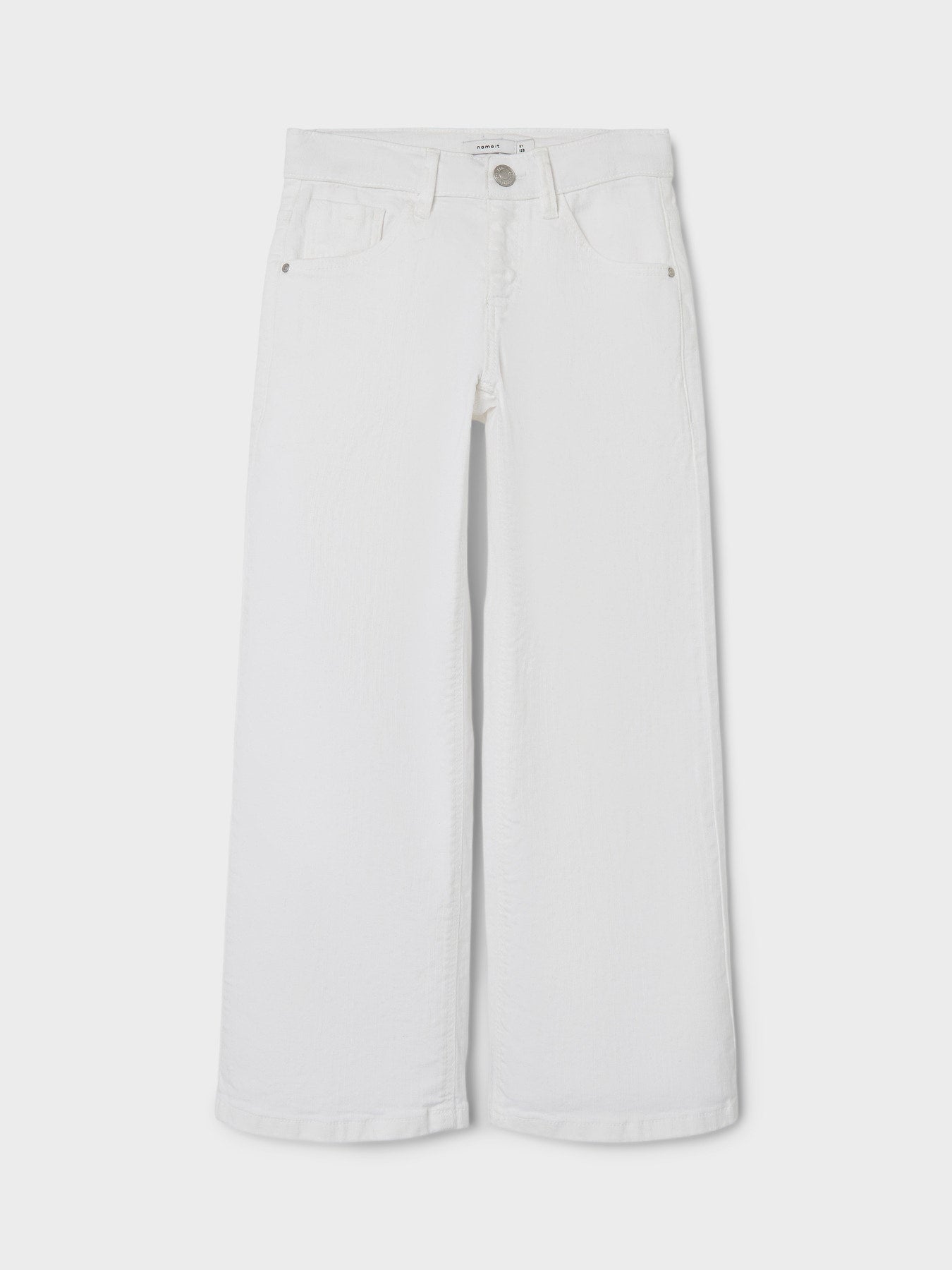 Vita vida jeans i rak modell till flicka. Tjej jeans byxor, vit byxa i mjuk stretch från Name it till barn och ungdom flicka.
NKFROSE WIDE TWI PANT 1115-TP NOOS
13211632