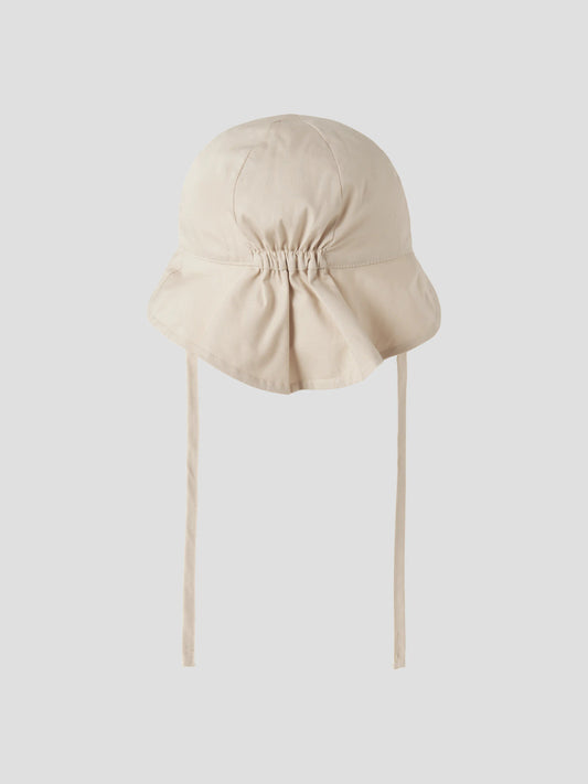 Beige solhatt till barn med band att knyta under hakan. Sol hatt till flicka och pojke från Name it.
NMNZILU UV HAT
13226582
