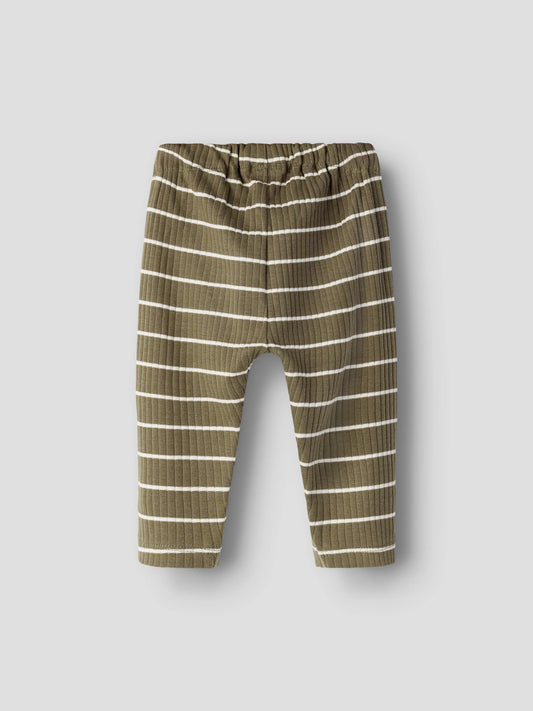 Randig brun och vit baby byxa till bebis pojke. Bebis byxa, ekologiska barnkläder till nyfödd pojke från Lil 'Atelier.
NBMKAIL REG PANT LIL NOOS
13232016