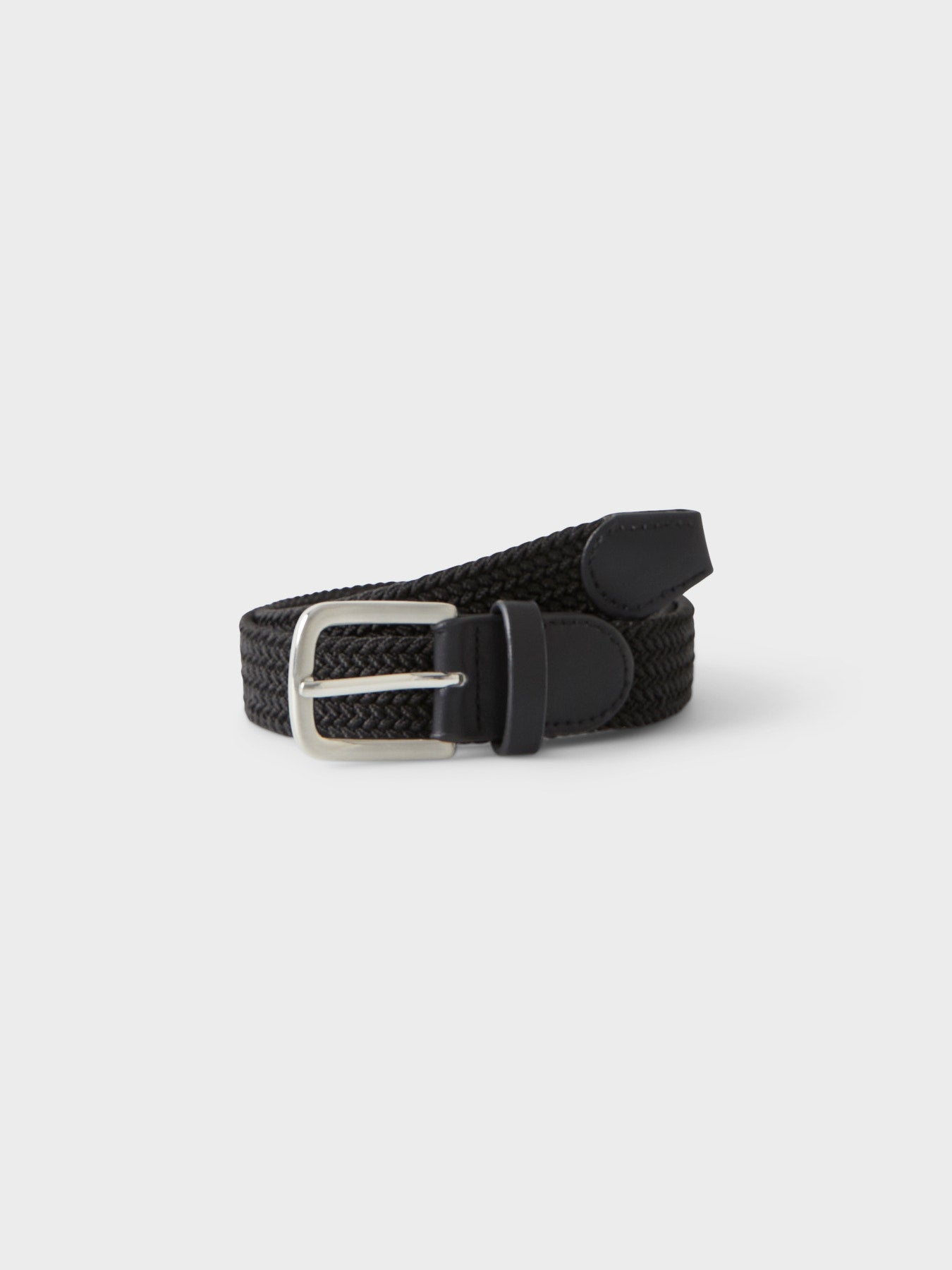 Name It flätat svart bälte med stretch för barn pojke i färgen Black.