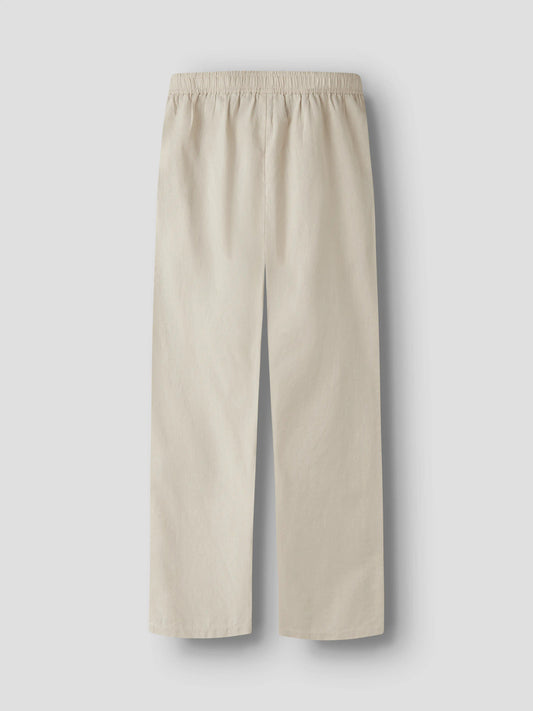 Beige rak linne byxa till kille. Skön linnebyxa till pojke, barn och ungdom. Snygg, sval och sköna byxor i lin från Name it, ekologiska barnkläder.
NKMFALINNEN PANT
13240459