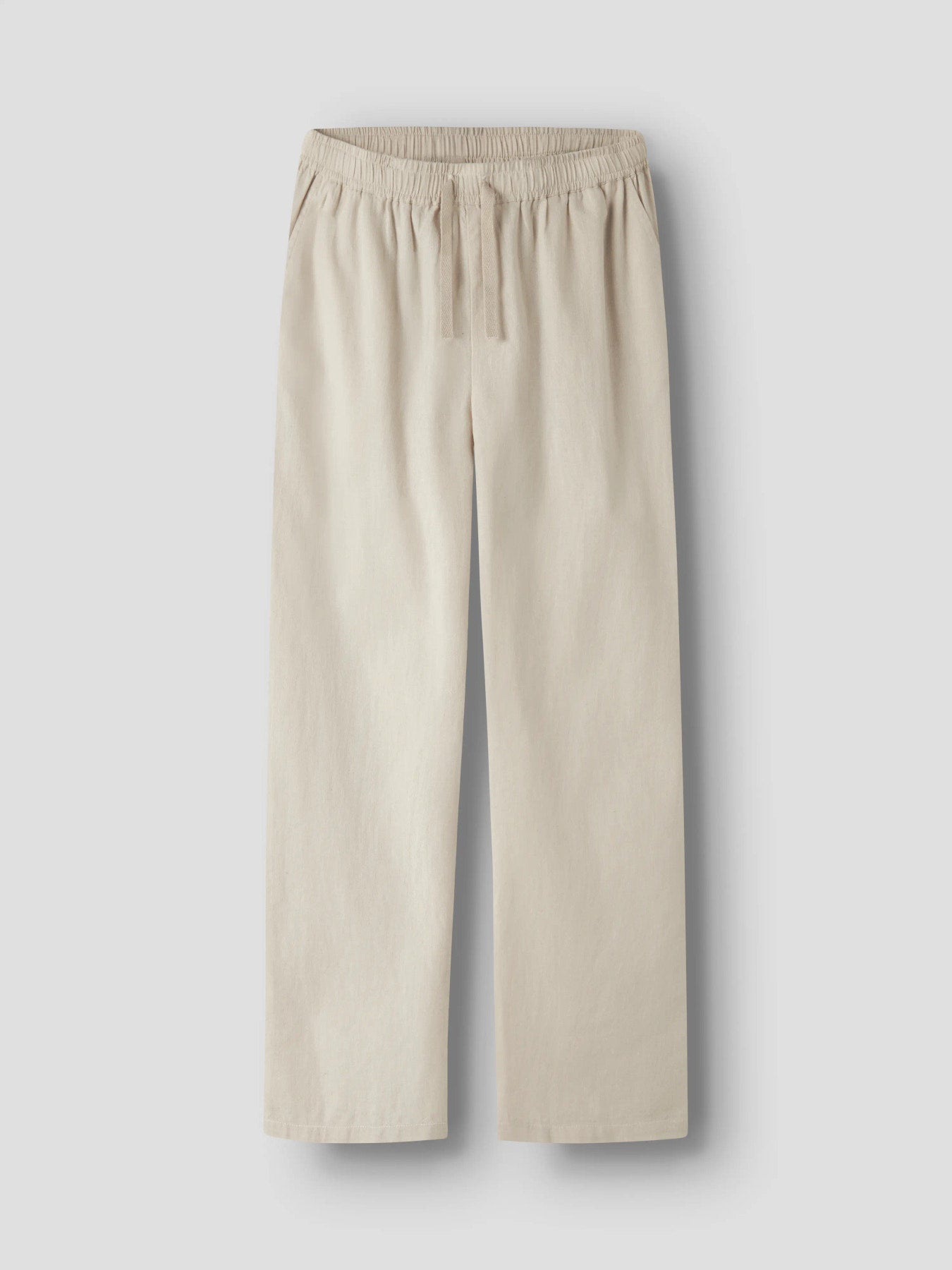 Beige rak linne byxa till kille. Skön linnebyxa till pojke, barn och ungdom. Snygg, sval och sköna byxor i lin från Name it, ekologiska barnkläder.
NKMFALINNEN PANT
13240459