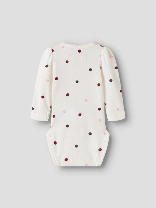 Prickig söt ribbad baby body till nyfödd flicka från Name it. Söt body med lite puffig ärm från Name it till bebis flicka.
NBFNUTTI LS BODY NOOS
13246480
