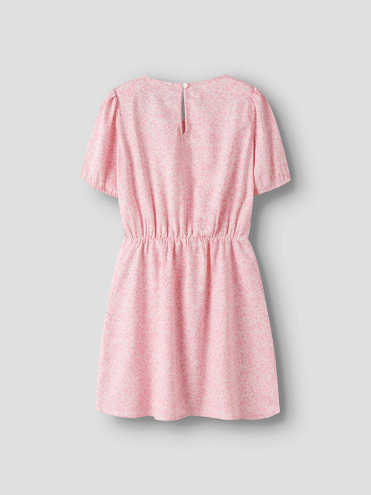 Söt små blommig omlott klänning till flicka. Omlottklänning i rosa blommor på sommarklänning från Name it.
NKFFANY SS WRAP DRESS PB
13251247