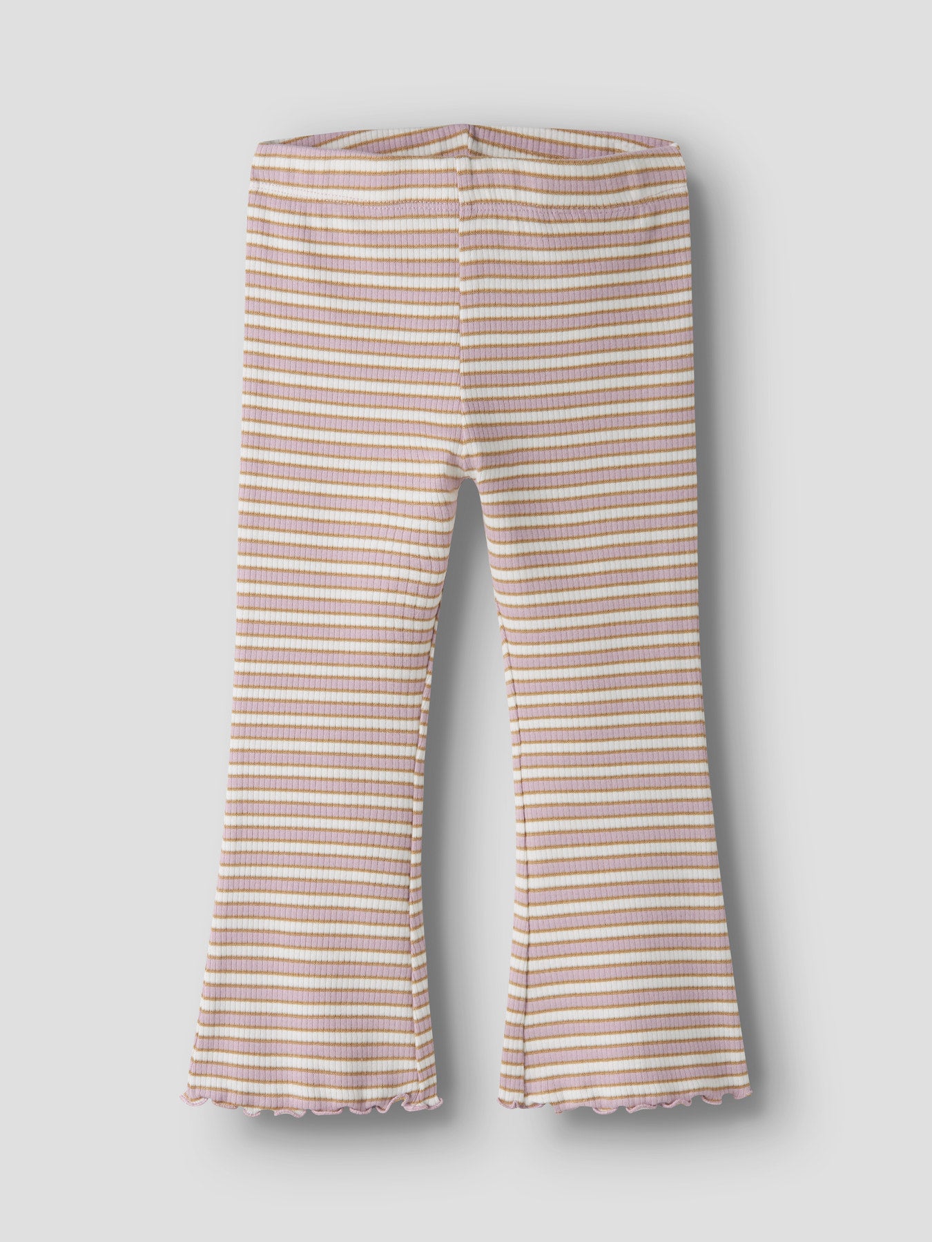 Vit och rosa randig utsvängd byxa till flicka. Tjej byxor flared, ribbade leggings med guld glitter. Ekologiska barnkläder från Name it.
NMFTAIAS FLARE PANT
13251813