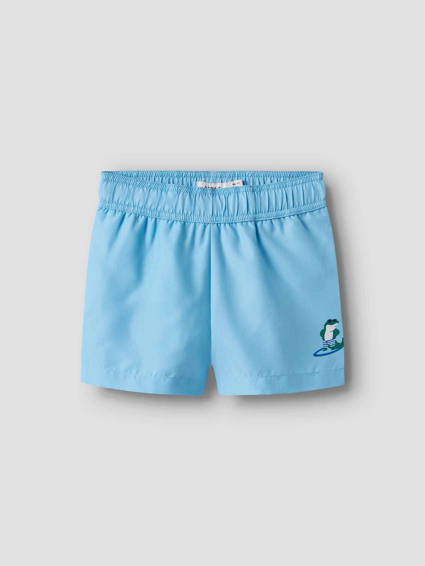 Blå bad shorts till pojke från Name it. Ljusblå badshorts, badbyxor med krokodil, enfärgade ljusblå bad shorts.
NMMZAKA SWIM SHORTS TB
13251966