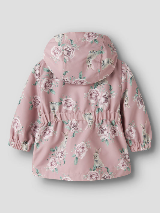 Söt rosa blommig baby jacka till flicka. Bebis jacka till vår och sommar med rosor från Name it.
NBFMAXI JACKET LI AOP
13252361
