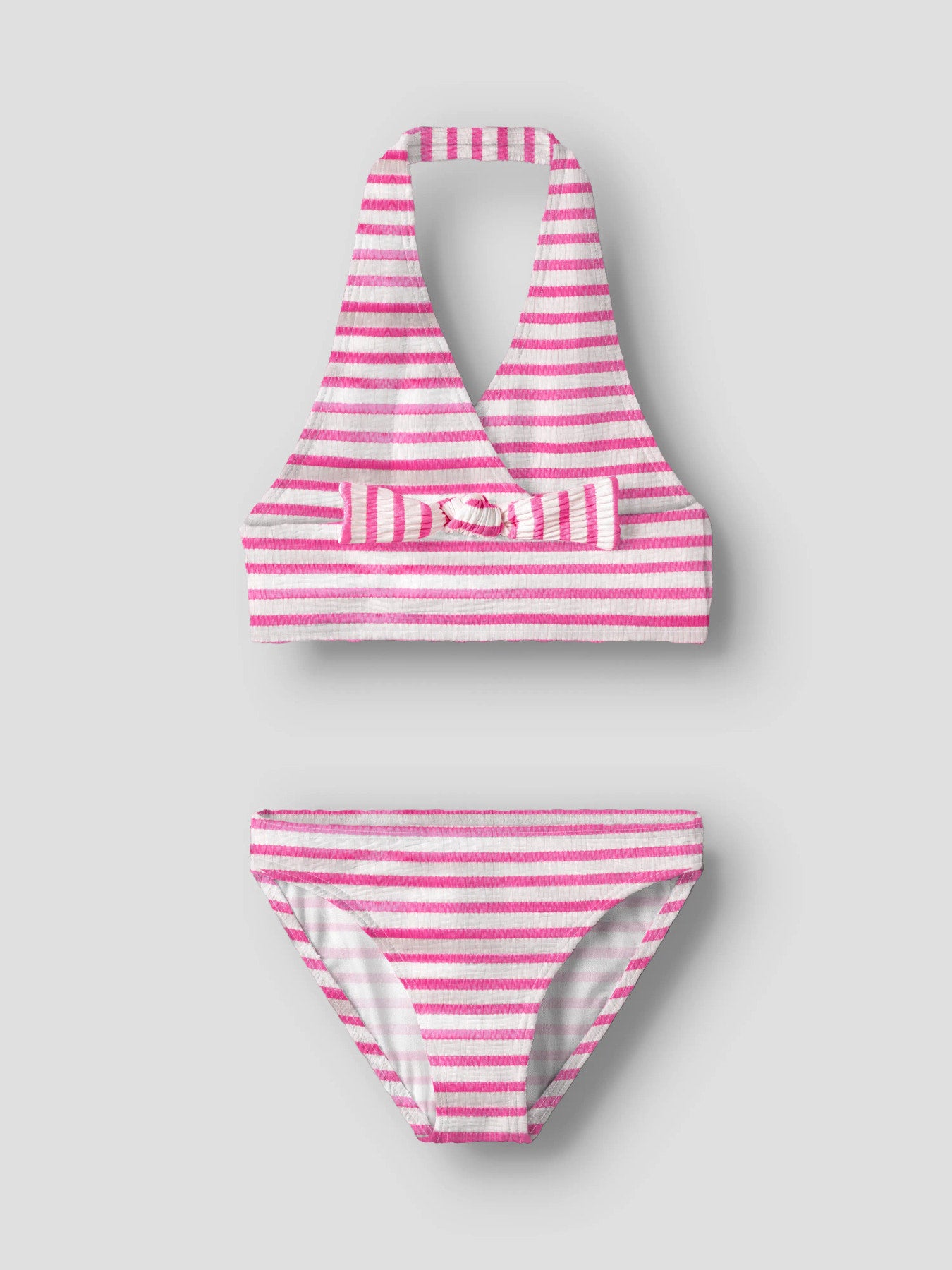 Rosa randig halterneck bikini till tjej. Badkläder till flicka, randig bikini topp med rosett fram, samt randig bikini trosa till barn, ungdom från Name it.
NKFZIPPA BIKINI
13253288