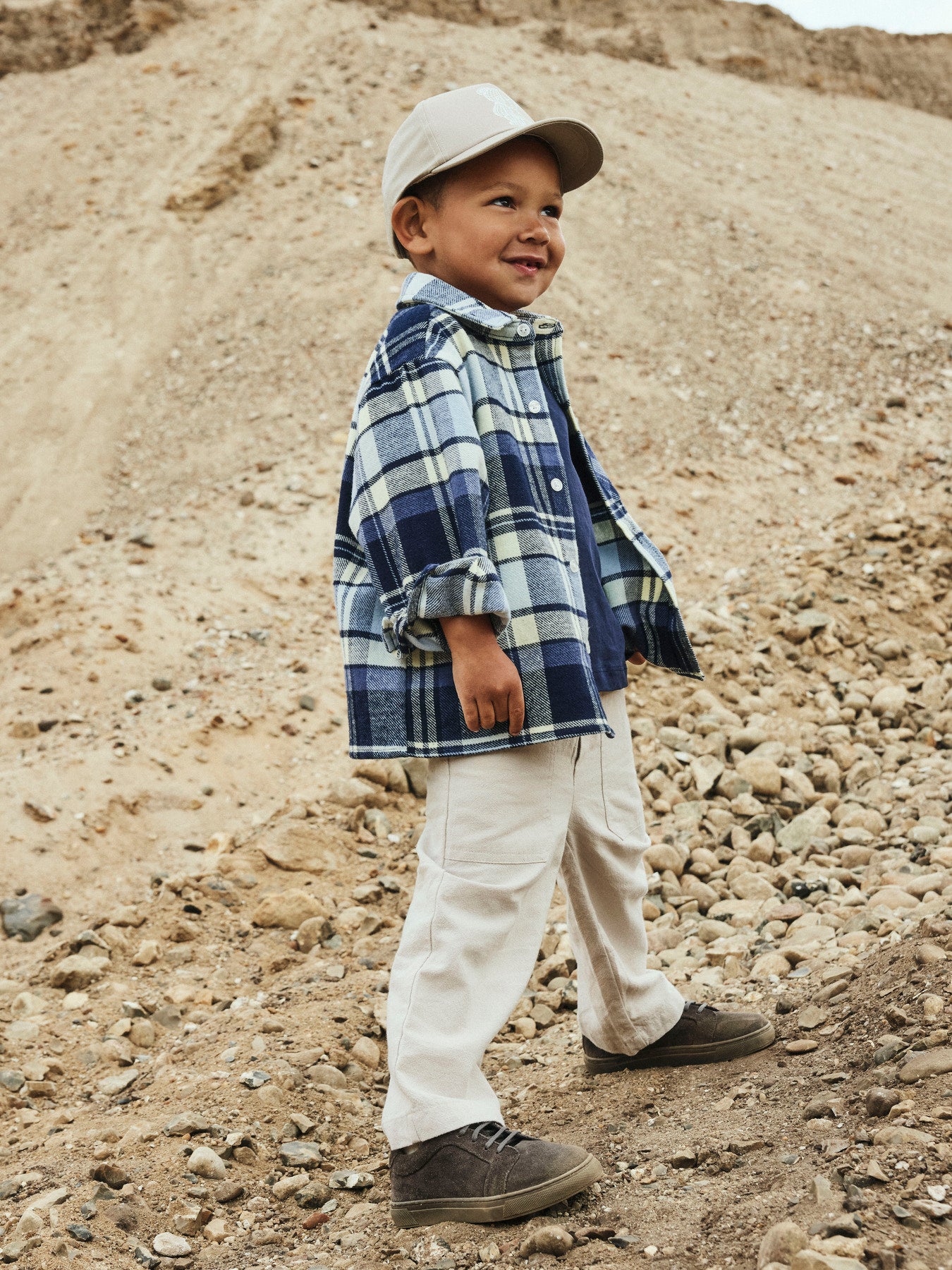 Snygg blå rutig flanell skjorta overshirt till pojke. Ekologiska barnkläder från Name it.
NMMDETUL LS OVERSHIRT
13253467