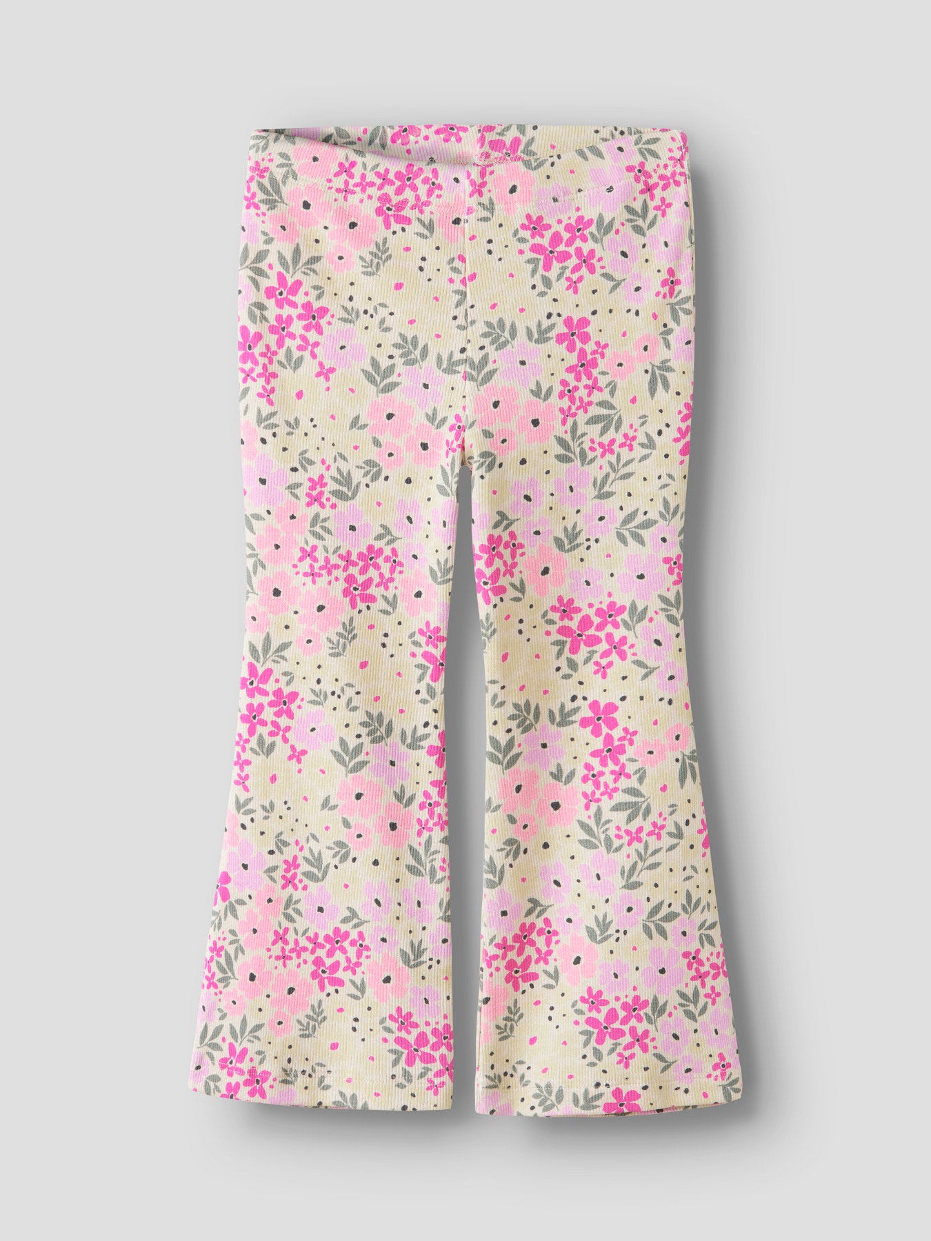 Färgglada utsvängda ribbade leggings till flicka. Blommiga byxor i ekologisk bomull från Name it. Gula och rosa mönstrade tjej byxor.
NMFDARTIAS FLARED PANT
13253632