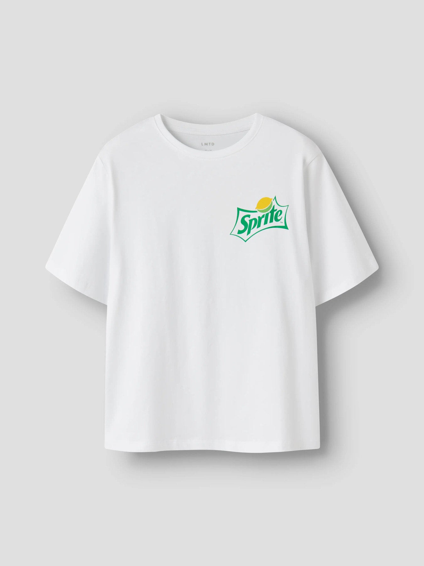 Snygg Sprite t-shirt till kille och tjej. Ungdoms tröja kortärmad Sprite t-shirt i unisex modell till flicka och pojke från LMTD.
NLNMADDEN FANTASPRITE SS L TOP BOX BFU
13254214