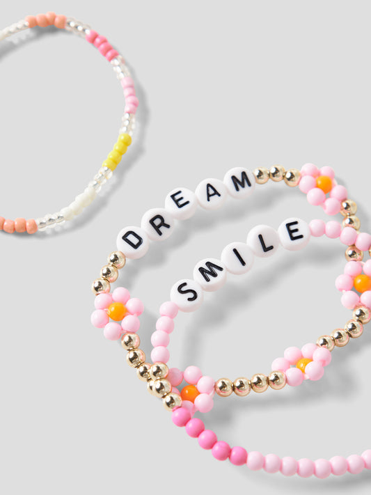 Söt 3 pack med armband till barn flicka. Rosa pärl armband med blommor och fina ord.
NMFFANDANGO 3P BRACELET
13254519