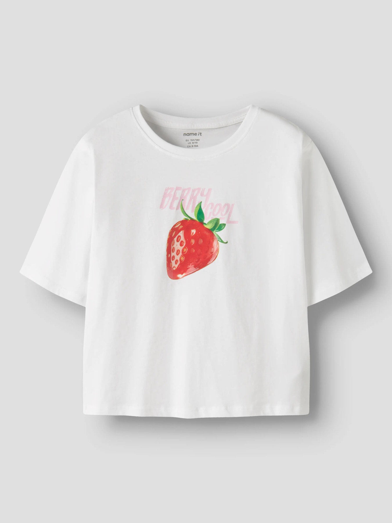 Cool Jordgubbs t-shirt till flicka. Tjej tröja med frukt och bär i ekologisk bomull.
NKFFARINAZ SS NREG SHORT TOP BOX
13254574