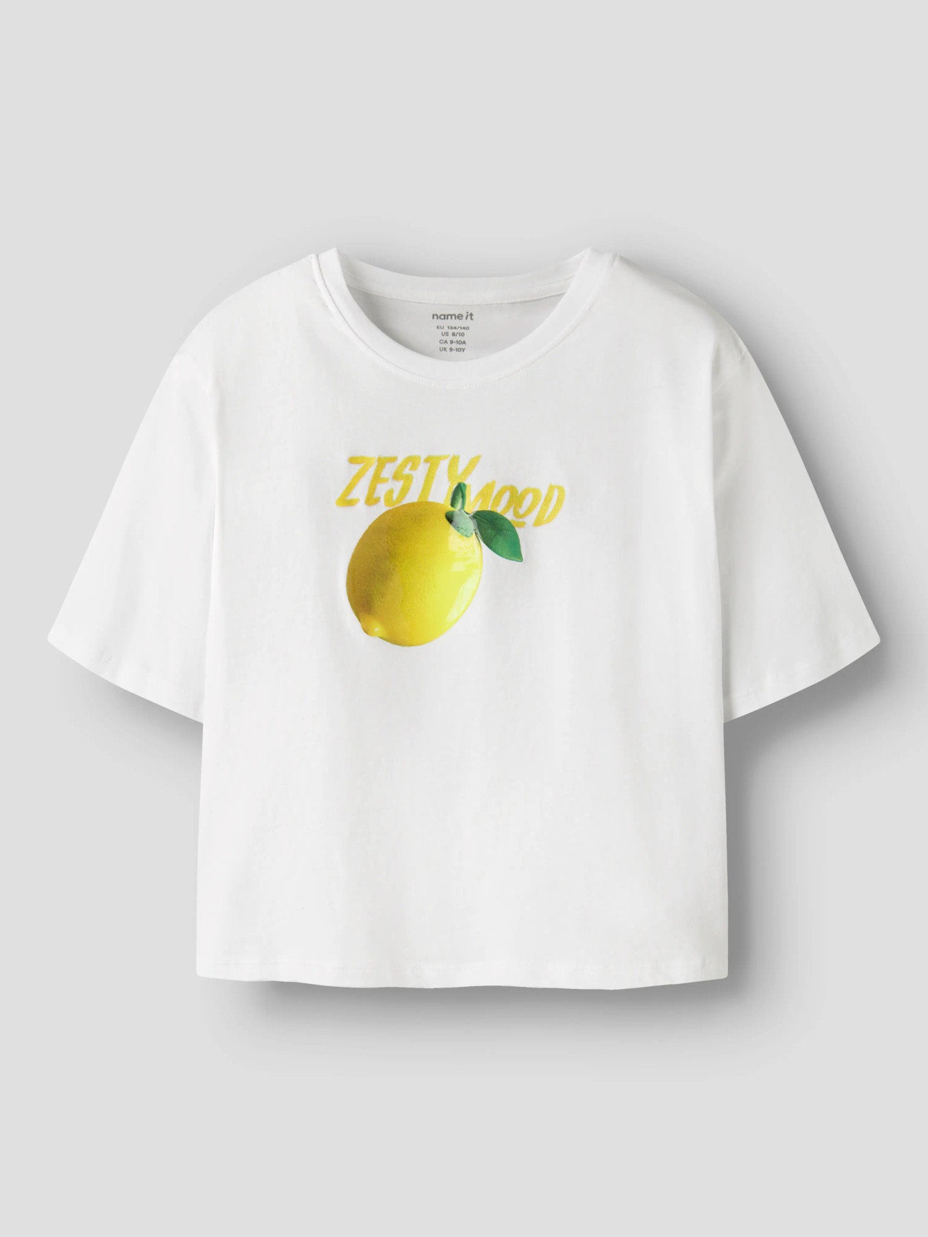 Cool citron t-shirt till flicka. Tjej tröja med frukt och bär i ekologisk bomull.
NKFFARINAZ SS NREG SHORT TOP BOX
13254574