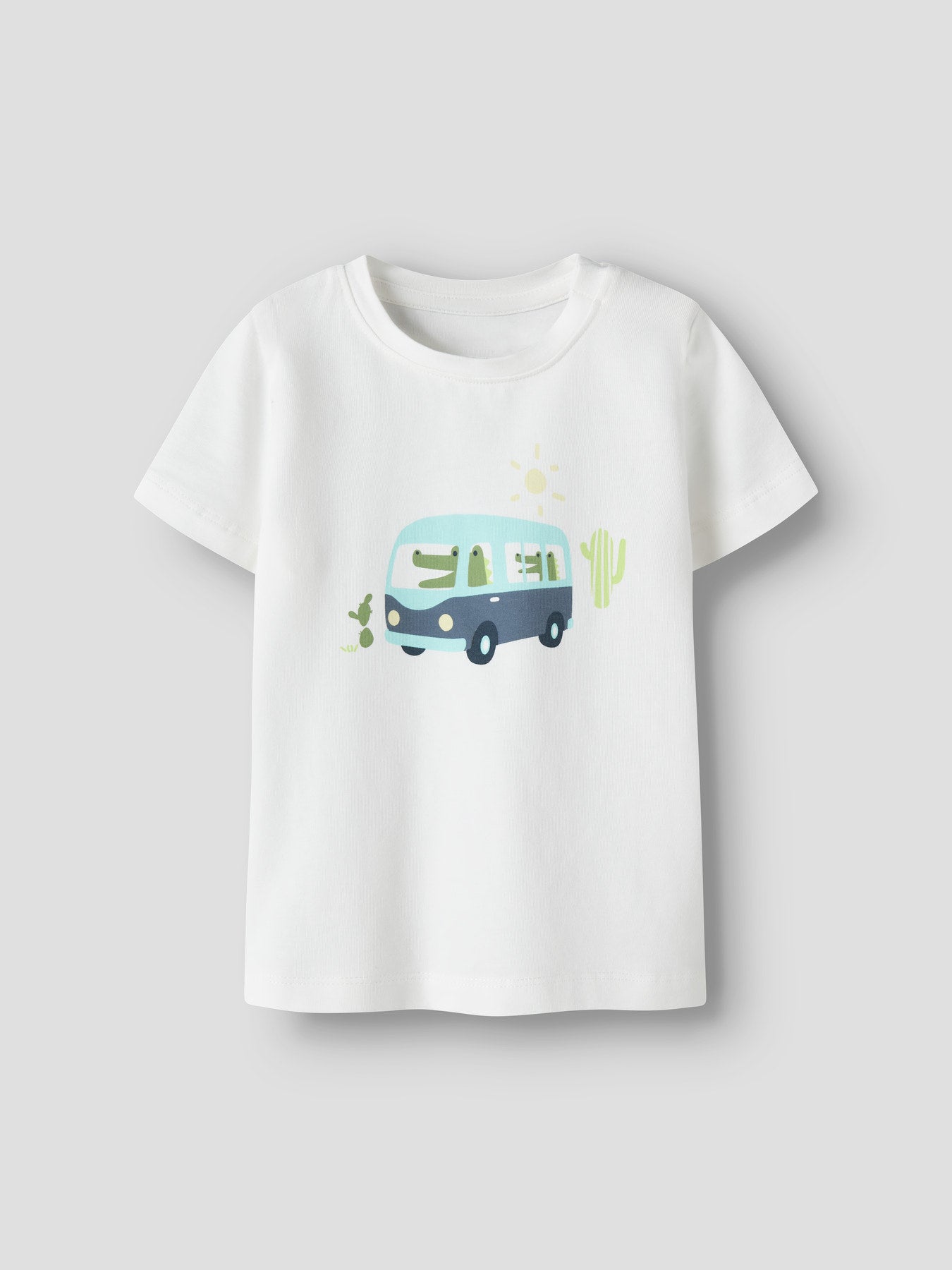 Kul vit baby t-shirt till pojke med krokodil och folkabuss. Bebis kläder i ekologisk bomull till pojke.
NBMFARTIL SS TOP BOX
13254833