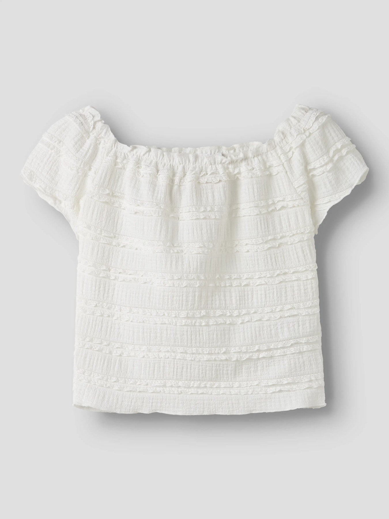 Vit singoalla topp med vid hals som går att dra ner över axeln. Vit blus till ungdom tjej, snygg till matchande kjol eller slitna jeans.
NKFHALDORA SS SHORT TOP
13255464