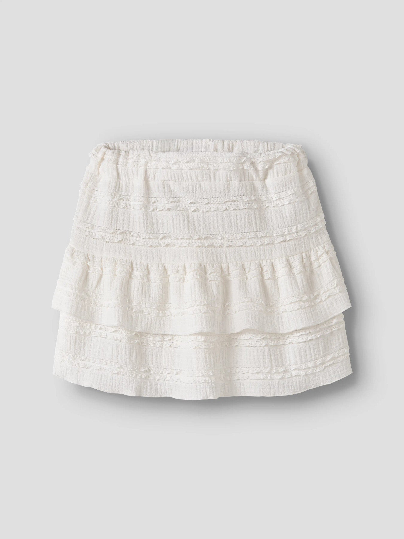 Vit volang kjol till flicka. Fin sommar kjol i kort modell med volanger till flicka, tjej barn och ungdom.
NKFHALDORA SKIRT
13255466