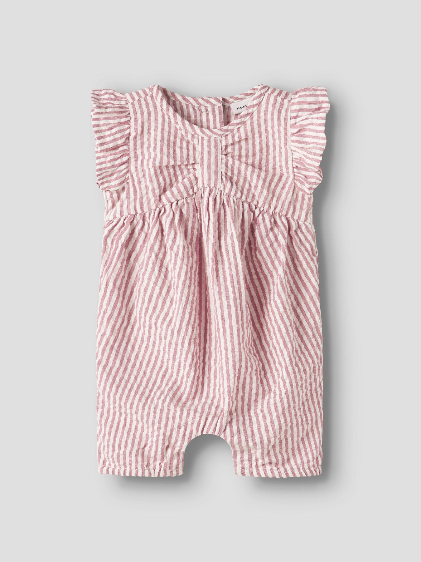 Söt lite gammeldags sunsuit till nyfödd baby flicka. Randig sparkdräkt, shorts till bebis flicka. Ekologiska baby kläder från Name it.
NBFHIPE SUNSUIT
13255602