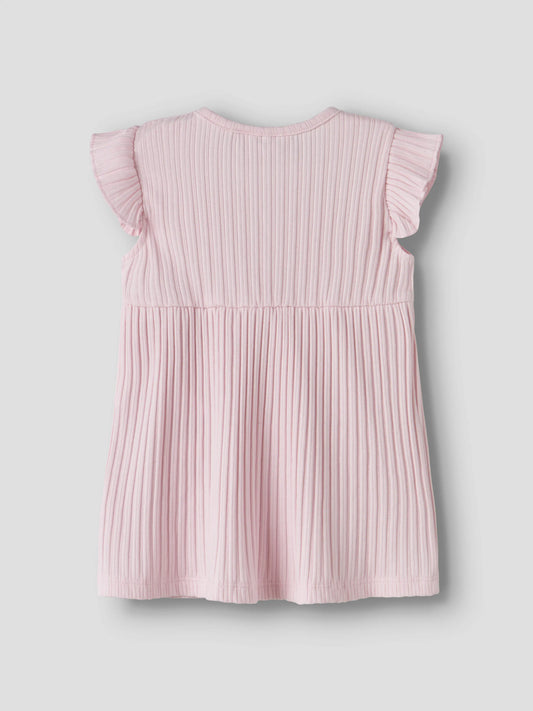 Ljus rosa ribbad baby klänning till flicka från Name it. Söt enfärgad bebis klänning till nyfödd flicka.
NBFHEIDY SS DRESS
13255800