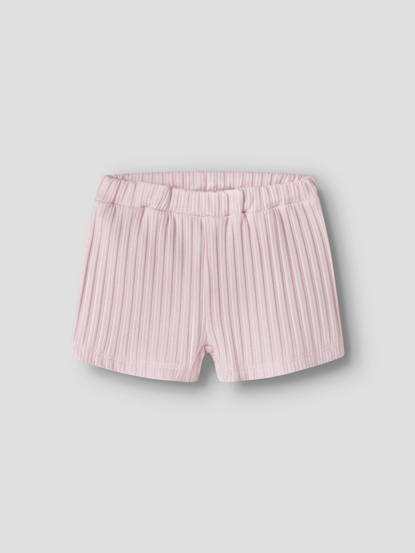 Baby short i ekologisk bomull till bebis flicka. Ljusrosa korta baby short eller blöjbyxa till bebis flicka. Ekologiska baby kläder från Name it.
NBFHEIDY SHORTS
13255802