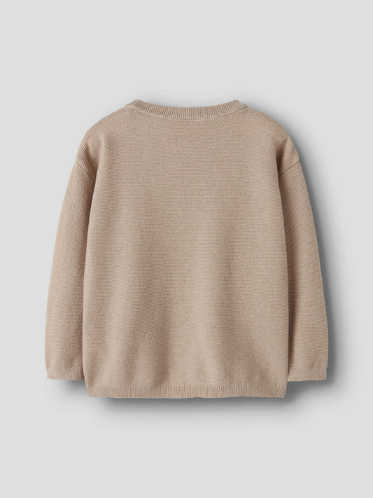 Beige enfärgad stickad tröja till pojke. Unisex tröja som passar pojke och flicka från Name it. Stickad loose fit tröja för en cool look.
NMMHAYES LS LOOSE KNIT
13255885