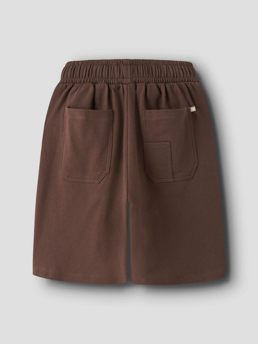 Långa vida bruna shorts till ungdom kille. Stora relaxed sweat shorts till pojke. Ekologiska barnkläder till pojke från Name it.
NKMJONI RLX SWEAT SHORTS UNB
13256659