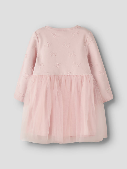 Name It rosa långärmad tyllklänning för flicka med rosetter, mjuk jerseyöverdel och voluminös tyllkjol. Ekologiska barn kläder till flicka.
NMFKATTY LS DRESS
13257500