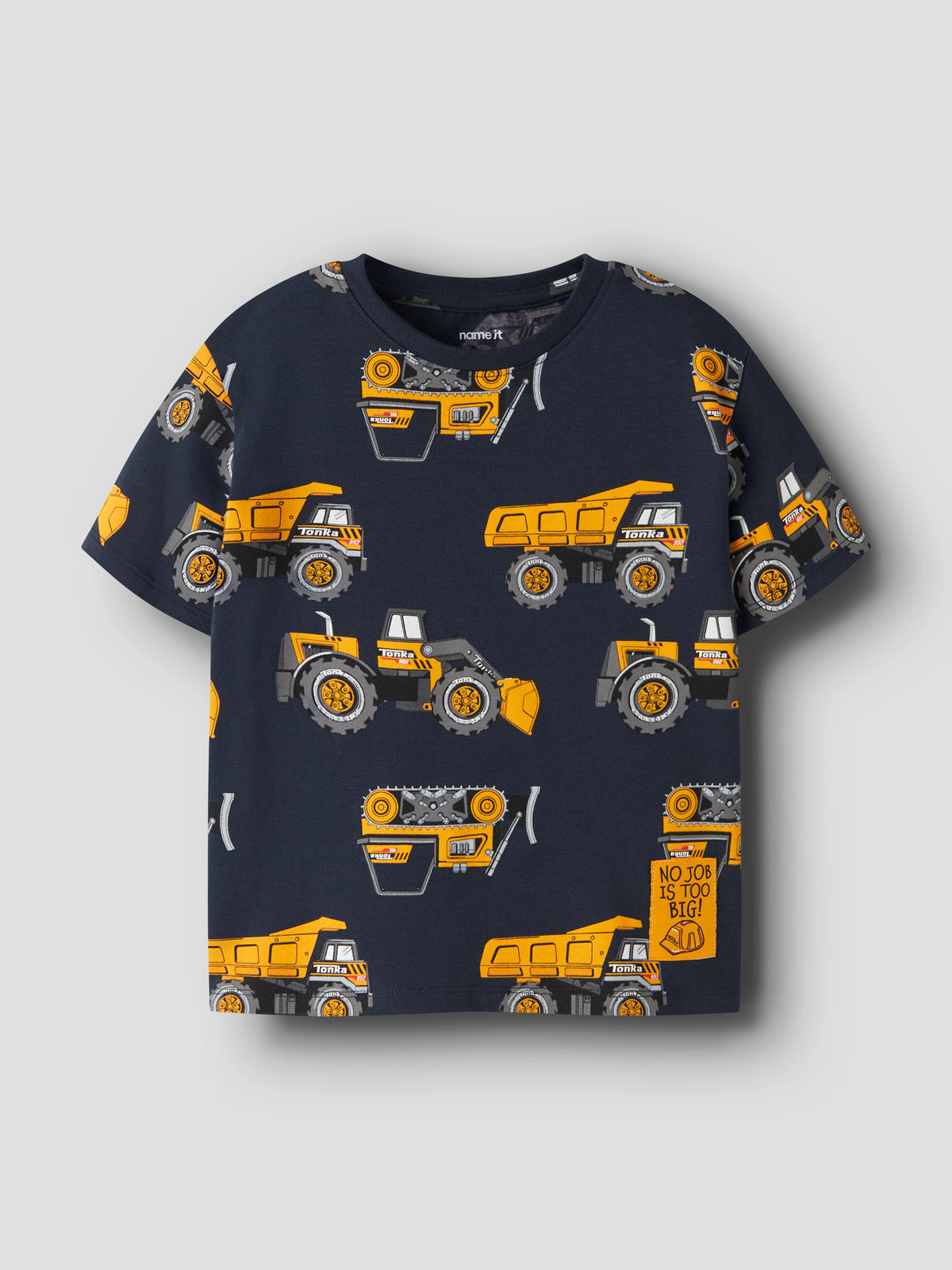 name it Tonka T-shirt för pojke i navy ekologisk bomull med dumprar, hjullastare och arbetsfordon i färgglatt allovertryck.