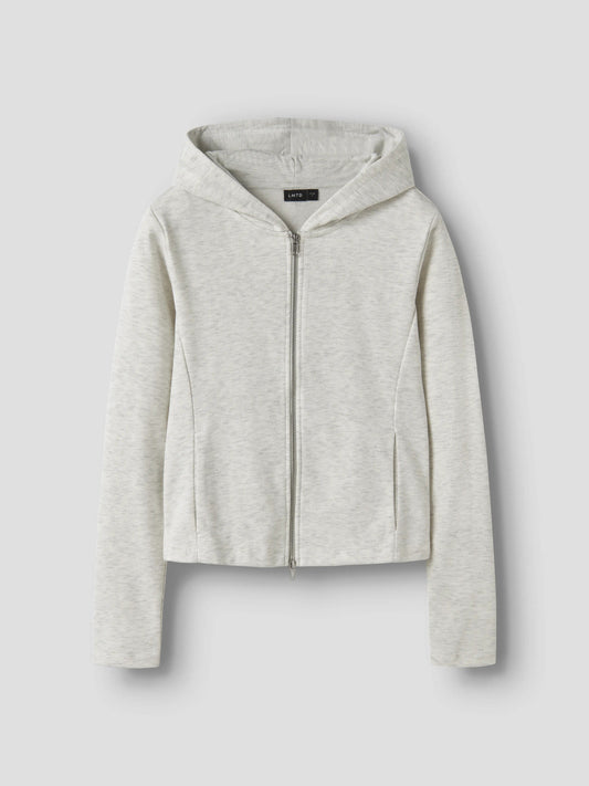 LMTD Lunic ljusgrå hoodiekofta för ungdomstjej med huva, dragkedja, sidofickor och mjuk borstad insida. Modell NLFLUNIC LS BRU S CARDIGAN W. HOOD.
