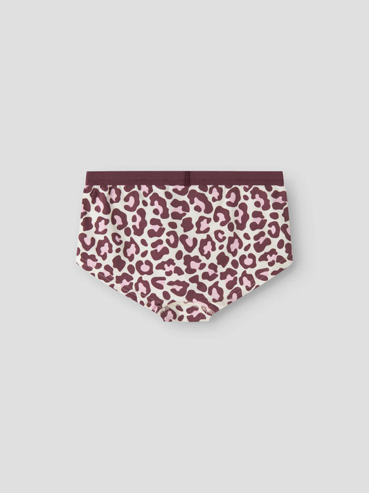 name it hipstertrosor 3-pack för flicka i ekologisk bomull med leopardmönster och enfärgade rosa och vinröda trosor.