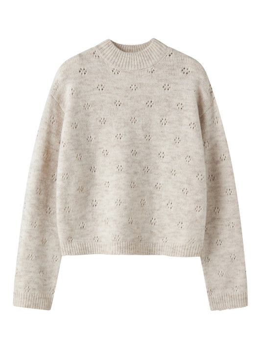 LMTD Namelyn kort stickad tröja ungdom flicka oatmeal beige med hålstickat mönster