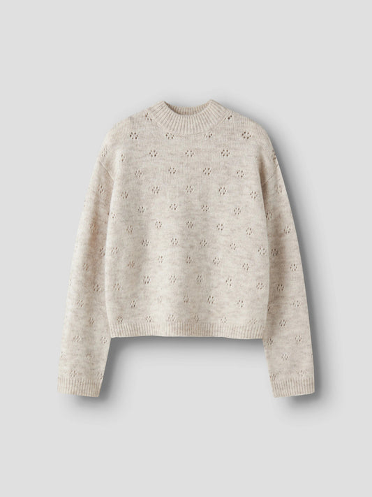 LMTD Namelyn kort stickad tröja ungdom flicka oatmeal beige med hålstickat mönster
