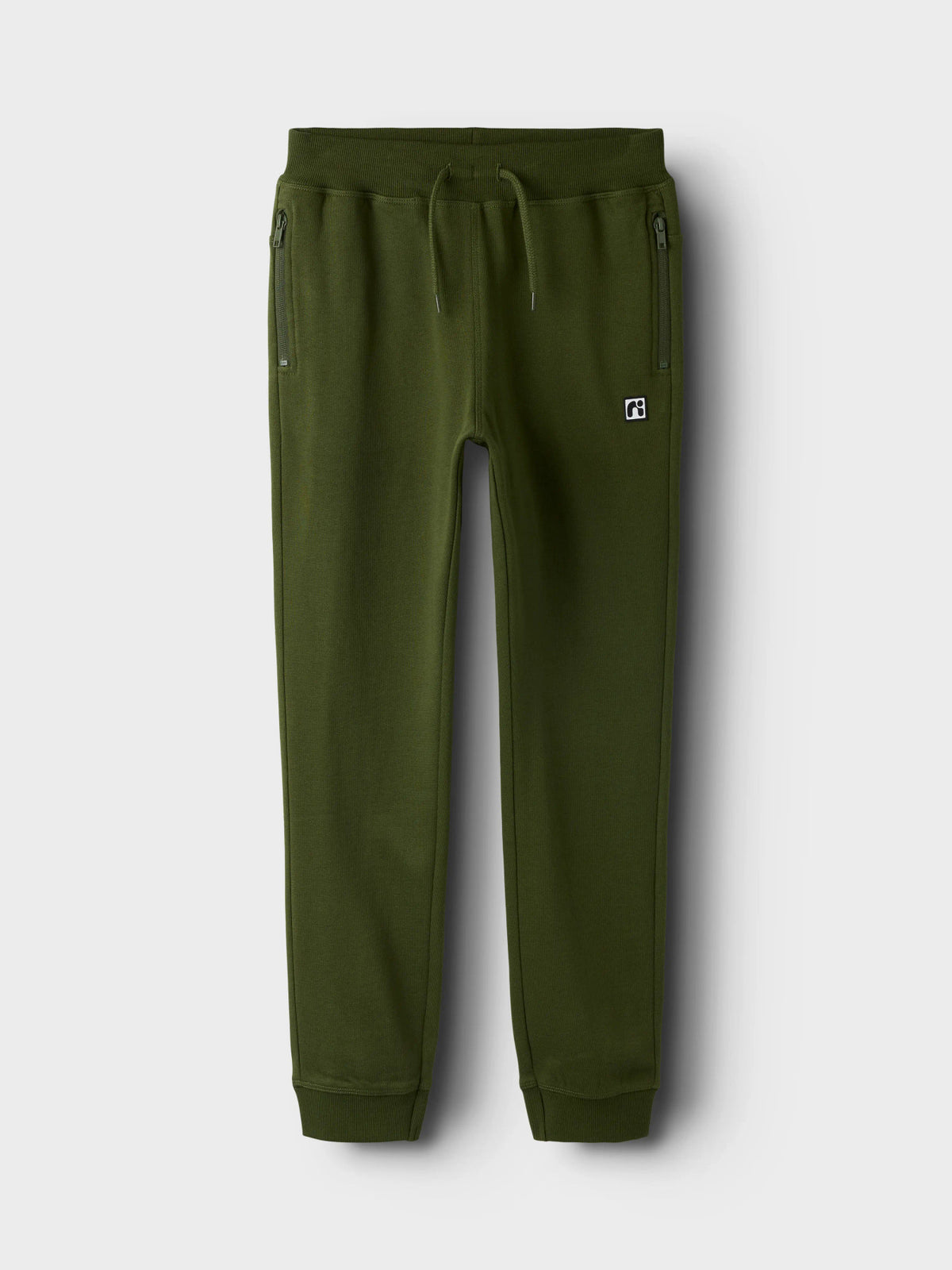 Name It Flo mörkgröna sweatpants Rifle Green med dragsko och fickor med dragkedja för pojke kids
