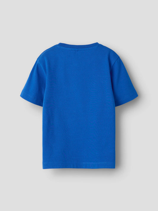 Kortärmad Bamse t-shirt i Strong Blue från Name It för pojke.