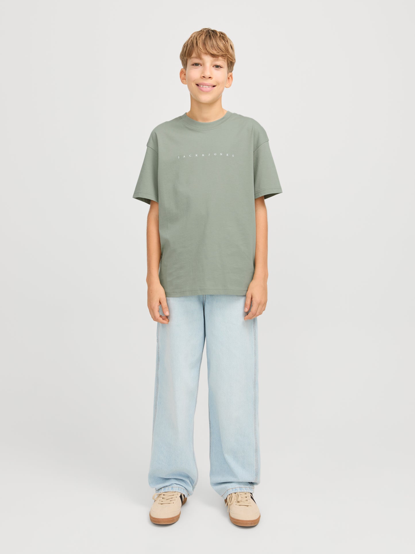 Grön enfärgad t-shirt från Jack & Jones junior till ungdom kille. Tröja till pojke från Jackandjones i ekologisk bomull. Ekologiska barnkläder.
JJESTAR JJ TEE SS NOOS JNR
12237435