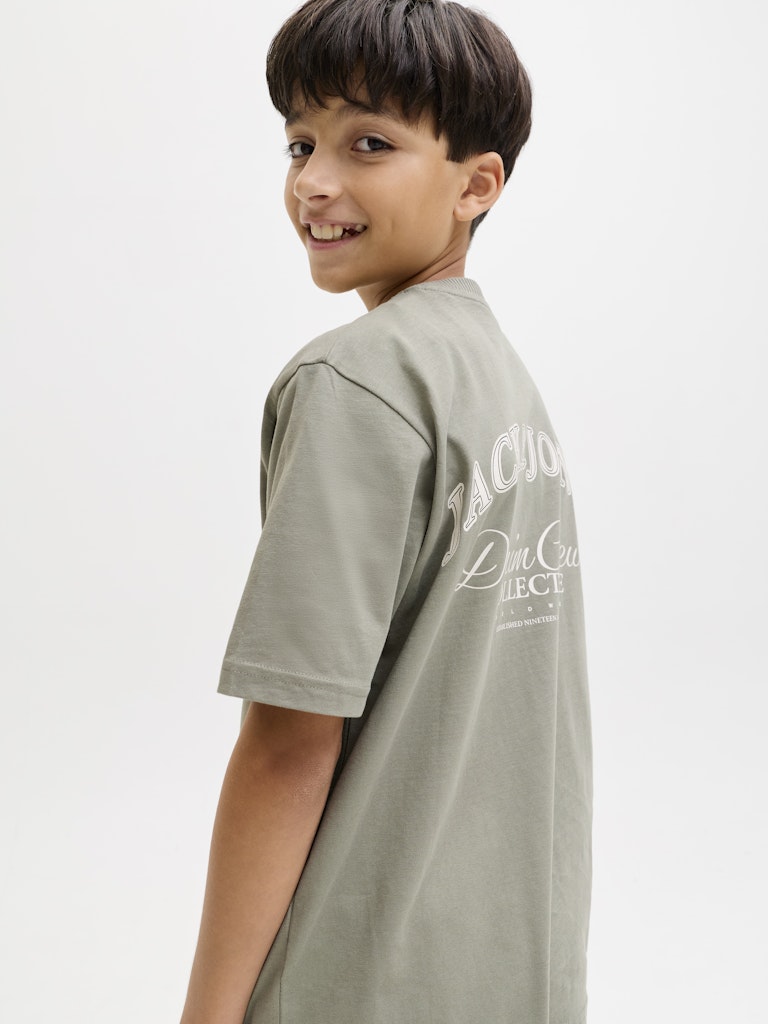 Grön t-shirt till kille från Jack & Jones. Ungdoms tröja till pojke med backprint i kontrastfärg.
JJEBRANDES BACKP RELAXED TEE SS SN JNR
12269310