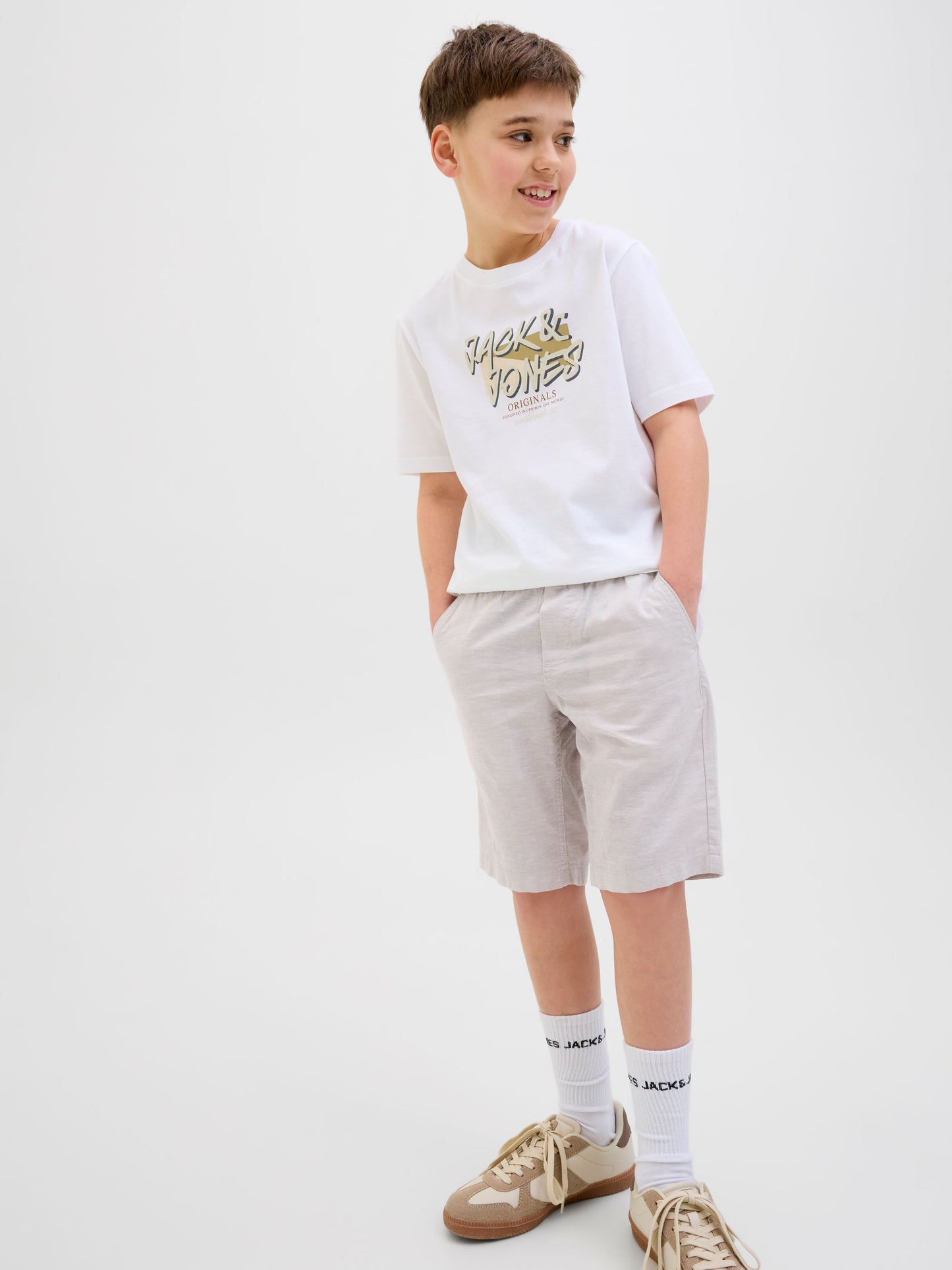 Beige linne shorts till kille från jack & Jones. Linneshorts till pojke i ljus beige.
JPSTJAIDEN SUMMER LB JOGGER SHORT SN JNR
12258277