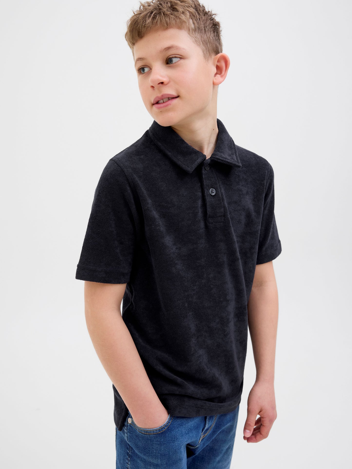 Enfärgad blå frotté piké tröja till kille ungdom. Kortärmad t-shirt polo, pikétröja till pojke från Jack and Jones.
JPRBLABEN SS POLO JNR
12280483