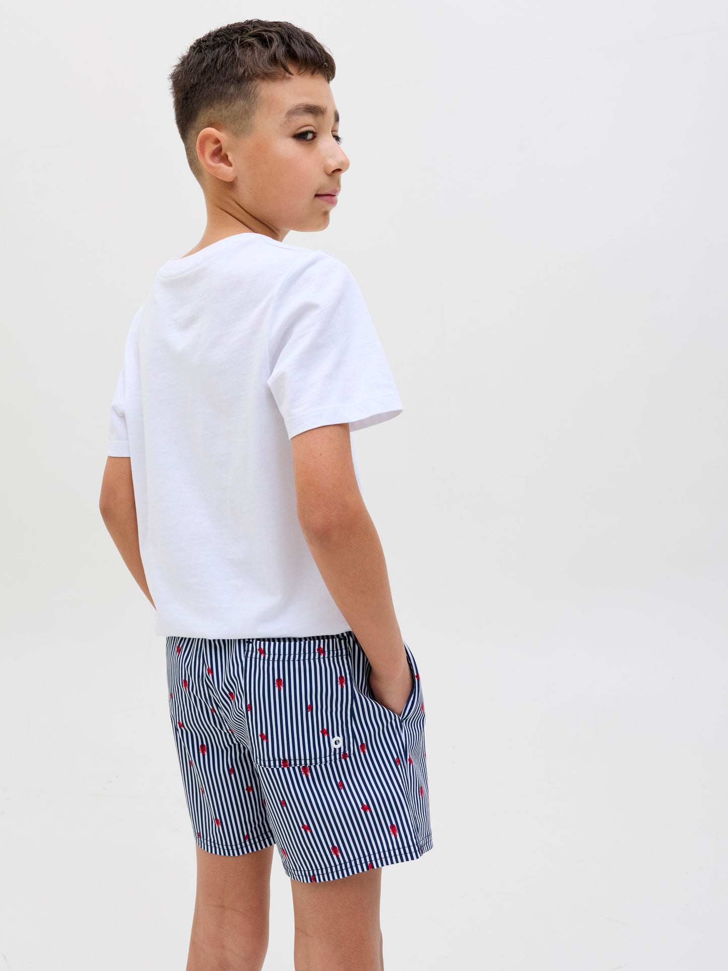 Randiga badshorts till kille från Jack & Jones. Blå vita shorts badkläder till ungdom.
JPSTMAUI JJSWIM MINI STRIPE AKM JNR
12273846