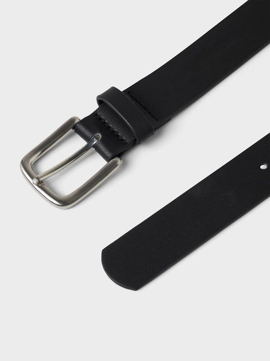 Svart bälte till tjej och kille. Ungdoms skärp från LMTD, unisex modell, 4 olika längder
13248316
NLNLOUI BELT