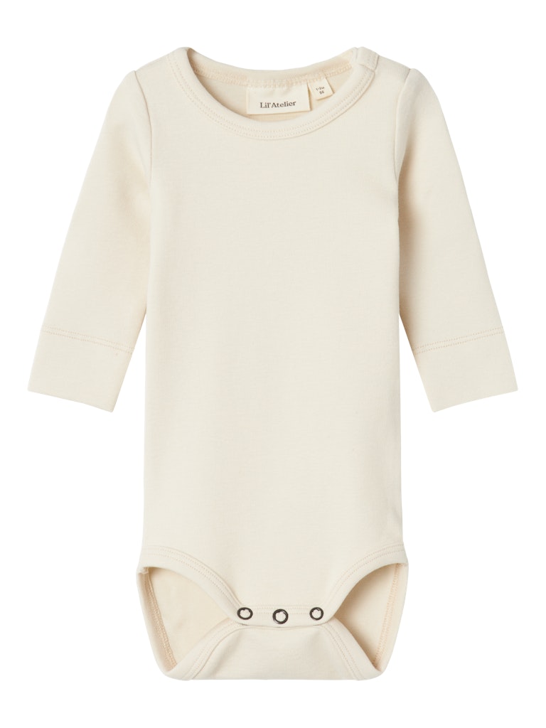 Vit Baby body i ekologisk bomull till bebis flicka och pojke. Kläder till nyfödd, vit neutral body.
NBNGAYO LS SLIM BODY LIL NOOS
13235901