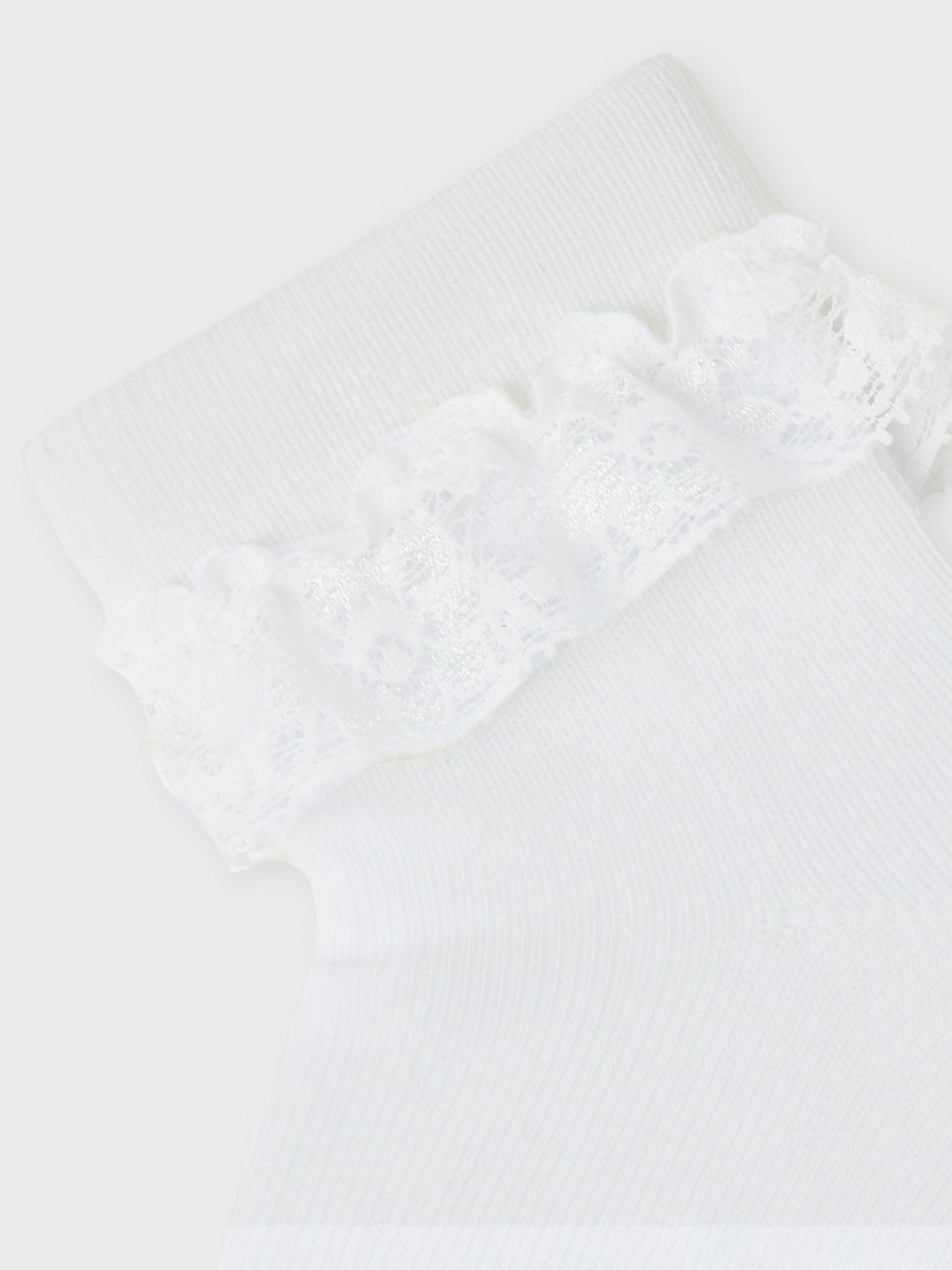 Söt vit baby strumpa med spets kant. Bebis strumpor till flicka, tjej från Name it.
13193143
NBFOPAGNA SOCK