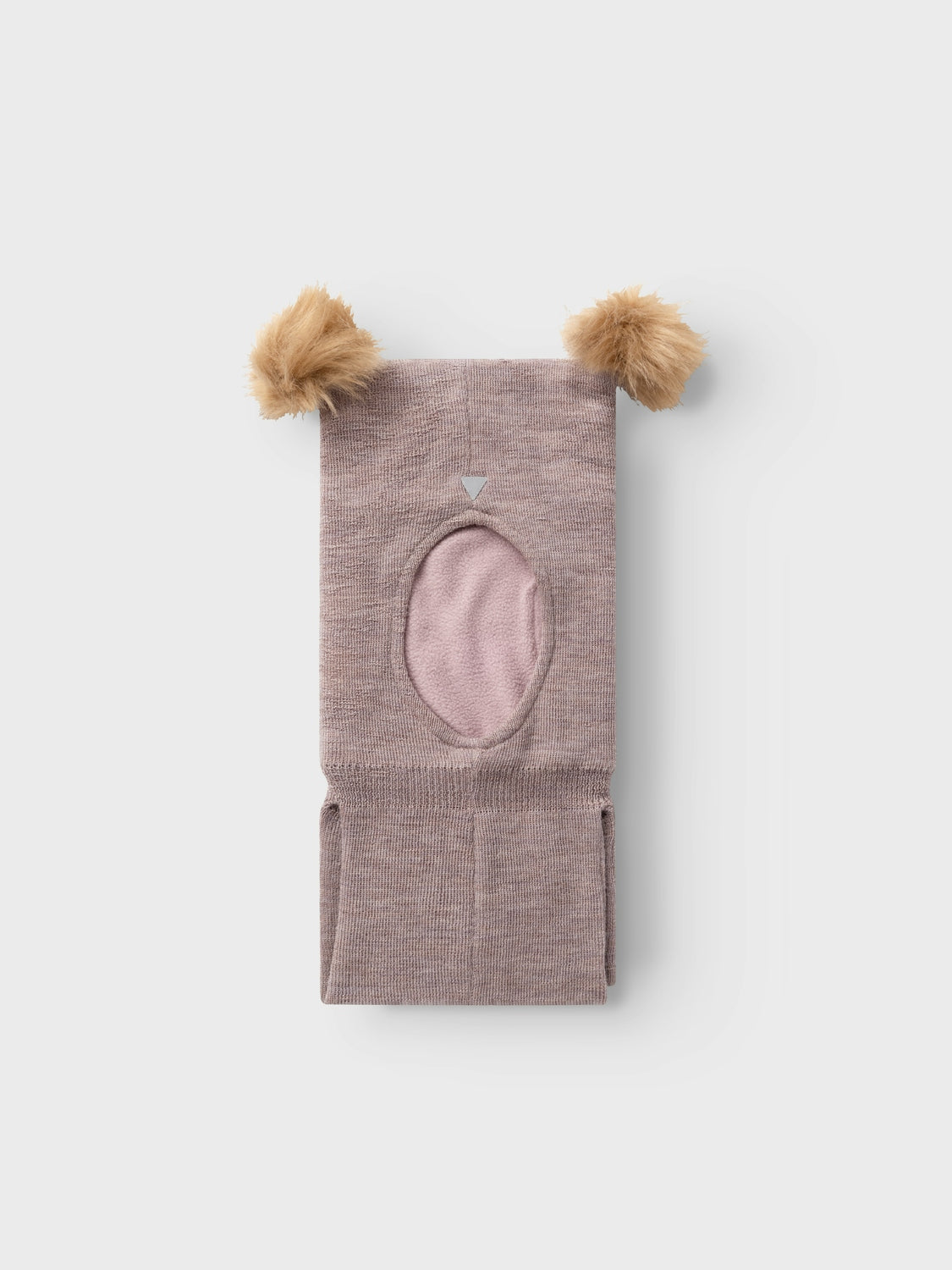 Söt rosa barn balaclava med avtagbara tofsar i syntetpäls till din lilla flicka, tjej. Mjuk och väldigt varm, dessutom extra vindskydd insytt vid öronen på barn mössan.
Produkttyp: Mössa, balaclava
Extra detaljer: Avtagbar pom-pom, Dekorativa reflexdetaljer
Håll ditt barn varmt och bekvämt med praktiska och mjuka ytterplaggstillbehör. Ull är ett naturligt material känt för sina termiska egenskaper, mjukhet och fluffiga utseende.