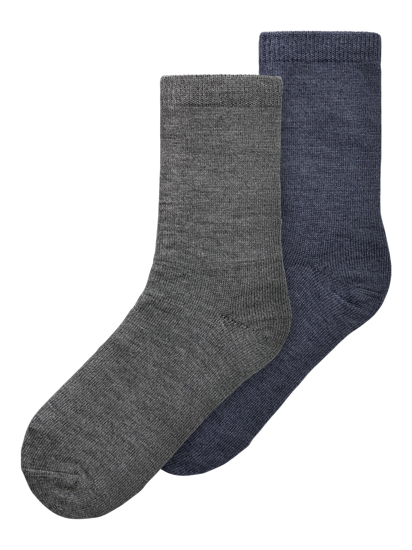 Tunna ull strumpor i grå och blå av mjukaste merinoull till din pojke, kille.
Produkttyp: Strumpor 2-pack
Ull är ett naturmaterial känt för sina termiska egenskaper, mjukhet och fluffiga utseende. I kallt väder håller ull värmen och under varma dagar absorberar den svett, vilket gör den till ett bra val oavsett årstid. Ull låter huden andas och bevarar sin förmåga att isolera när den är våt, och håller alltid en stabil kroppstemperatur.